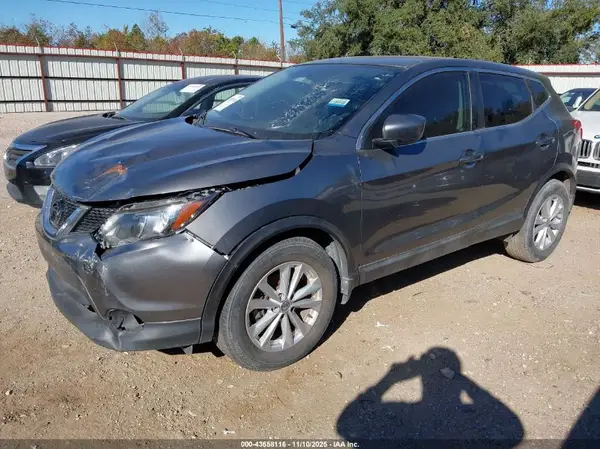 JN1BJ1CP7HW035795 2017 NISSAN ROGUE - Image 2