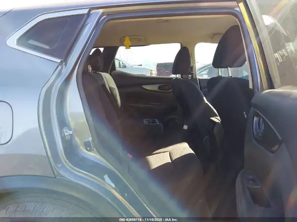 JN1BJ1CP7HW035795 2017 NISSAN ROGUE - Image 8