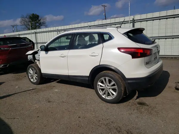 JN1BJ1CP7JW108752 2018 NISSAN ROGUE - Image 2