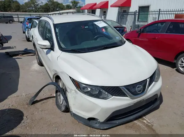 JN1BJ1CP7JW150340 2018 NISSAN ROGUE - Image 1