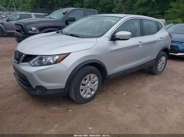 JN1BJ1CP7JW151164 2018 NISSAN ROGUE - Image 2