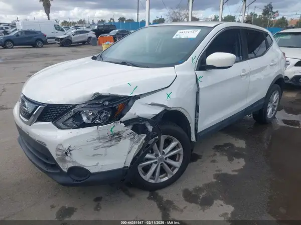 JN1BJ1CP7JW152928 2018 NISSAN ROGUE - Image 2