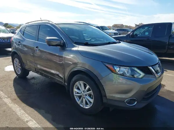 JN1BJ1CP7JW153318 2018 NISSAN ROGUE - Image 1