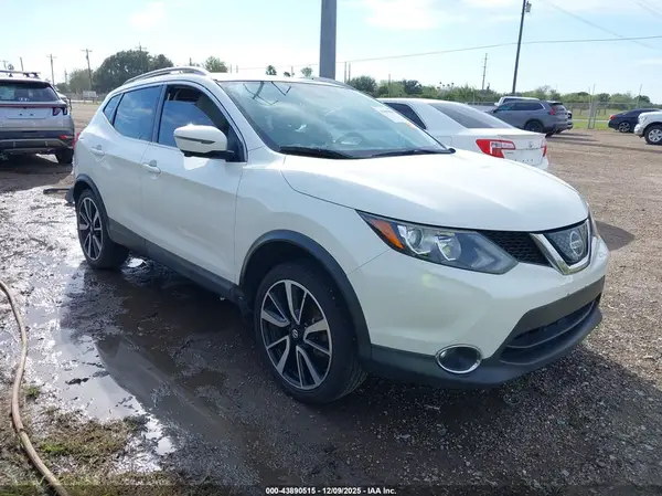 JN1BJ1CP7JW157952 2018 NISSAN ROGUE - Image 1