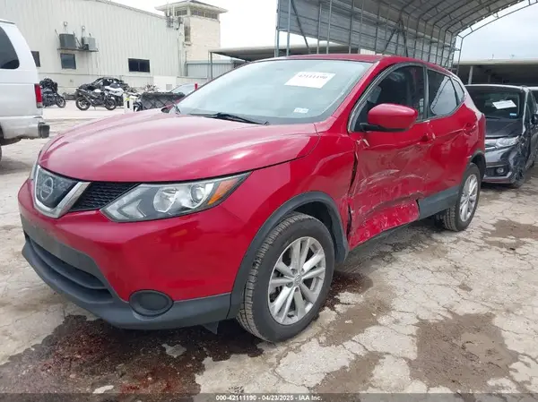 JN1BJ1CP7JW158034 2018 NISSAN ROGUE - Image 2
