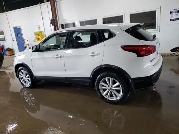 JN1BJ1CP7JW158440 2018 NISSAN ROGUE - Image 2