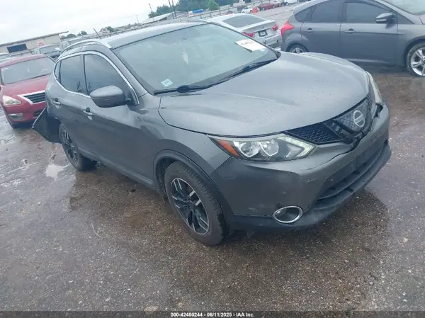 JN1BJ1CP7JW159488 2018 NISSAN ROGUE - Image 1