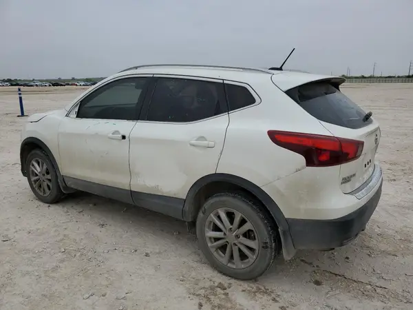JN1BJ1CP7JW159619 2018 NISSAN ROGUE - Image 2