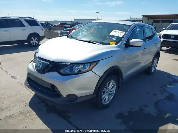 JN1BJ1CP7JW159961 2018 NISSAN ROGUE - Image 2