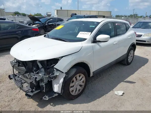 JN1BJ1CP7JW161516 2018 NISSAN ROGUE - Image 2
