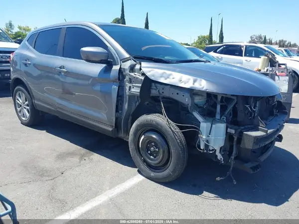 JN1BJ1CP7JW164609 2018 NISSAN ROGUE - Image 1