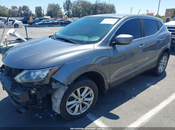 JN1BJ1CP7JW164609 2018 NISSAN ROGUE - Image 2