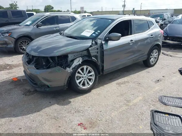 JN1BJ1CP7JW192555 2018 NISSAN ROGUE - Image 2