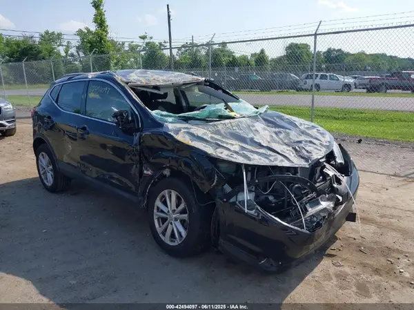 JN1BJ1CP7JW500582 2018 NISSAN ROGUE - Image 1