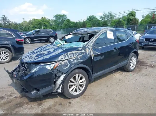 JN1BJ1CP7JW500582 2018 NISSAN ROGUE - Image 2