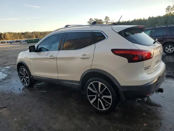 JN1BJ1CP8HW002773 2017 NISSAN ROGUE - Image 2