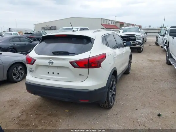 JN1BJ1CP8HW003213 2017 NISSAN ROGUE - Image 1