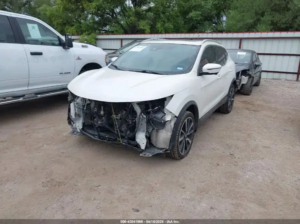 JN1BJ1CP8HW003213 2017 NISSAN ROGUE - Image 2