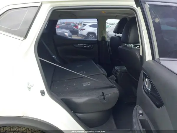 JN1BJ1CP8HW003213 2017 NISSAN ROGUE - Image 8