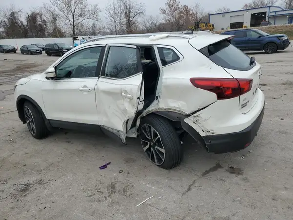 JN1BJ1CP8HW003521 2017 NISSAN ROGUE - Image 2
