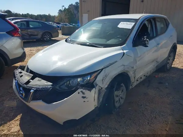 JN1BJ1CP8HW004085 2017 NISSAN ROGUE - Image 2