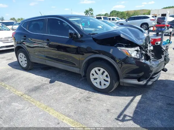 JN1BJ1CP8HW004622 2017 NISSAN ROGUE - Image 1