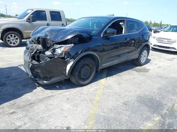 JN1BJ1CP8HW004622 2017 NISSAN ROGUE - Image 2