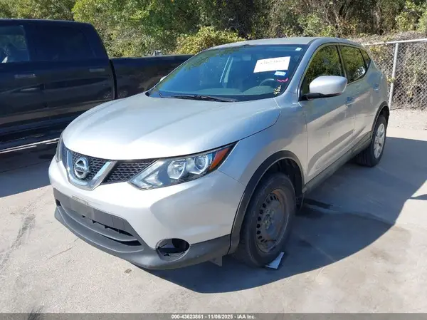 JN1BJ1CP8HW004720 2017 NISSAN ROGUE - Image 2