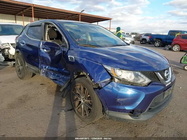JN1BJ1CP8HW005432 2017 NISSAN ROGUE - Image 1