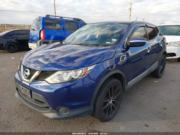 JN1BJ1CP8HW005432 2017 NISSAN ROGUE - Image 2