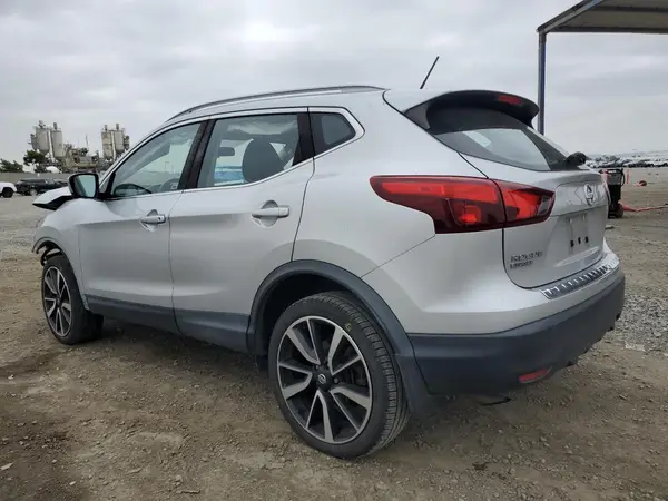 JN1BJ1CP8HW006127 2017 NISSAN ROGUE - Image 2