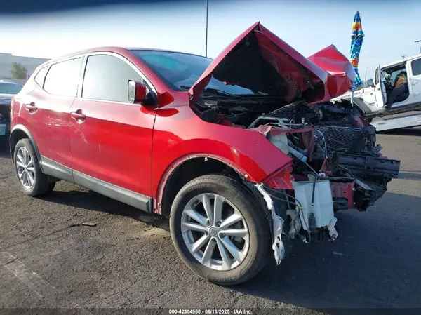 JN1BJ1CP8HW006130 2017 NISSAN ROGUE - Image 1