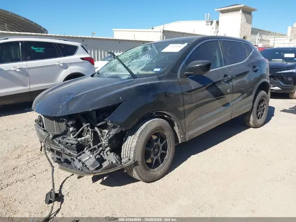 JN1BJ1CP8HW010050 2017 NISSAN ROGUE - Image 2