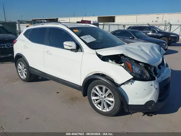 JN1BJ1CP8HW010937 2017 NISSAN ROGUE - Image 1