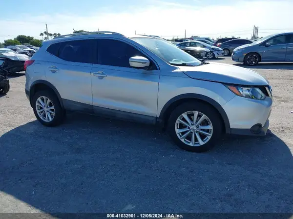 JN1BJ1CP8HW011084 2017 NISSAN ROGUE - Image 1