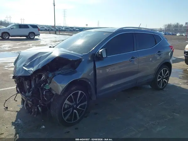 JN1BJ1CP8HW015538 2017 NISSAN ROGUE - Image 2