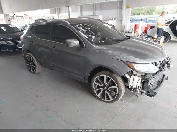 JN1BJ1CP8HW016866 2017 NISSAN ROGUE - Image 1