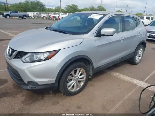 JN1BJ1CP8HW018021 2017 NISSAN ROGUE - Image 2