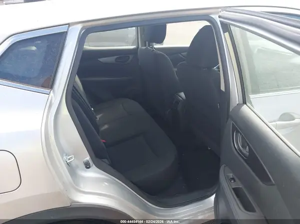 JN1BJ1CP8HW018021 2017 NISSAN ROGUE - Image 8