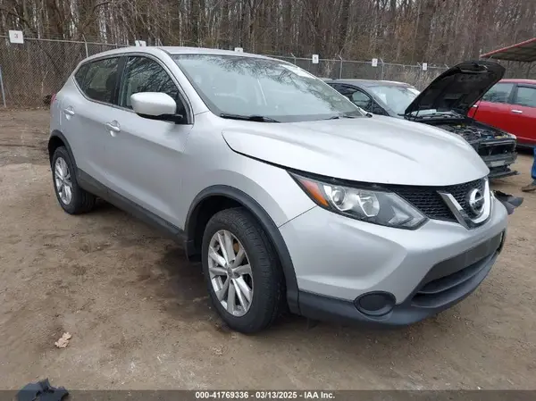 JN1BJ1CP8HW018634 2017 NISSAN ROGUE - Image 1