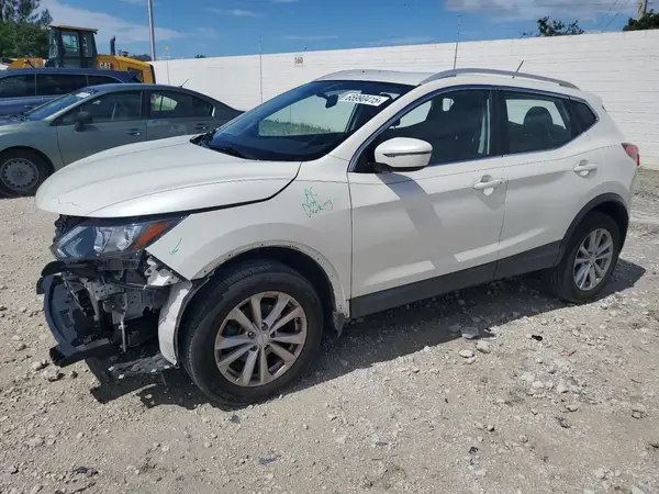 JN1BJ1CP8HW018696 2017 NISSAN ROGUE - Image 1