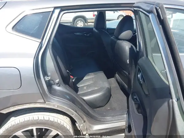 JN1BJ1CP8HW019427 2017 NISSAN ROGUE - Image 8