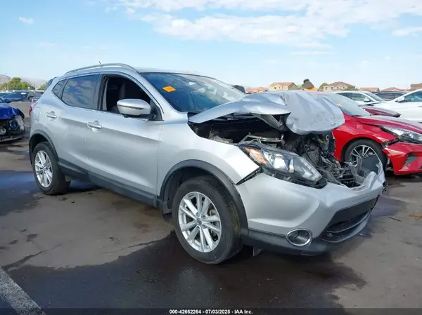 JN1BJ1CP8HW021162 2017 NISSAN ROGUE - Image 1