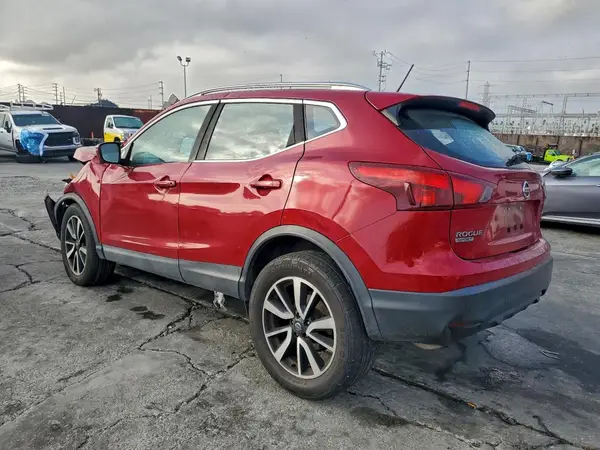 JN1BJ1CP8HW021775 2017 NISSAN ROGUE - Image 2