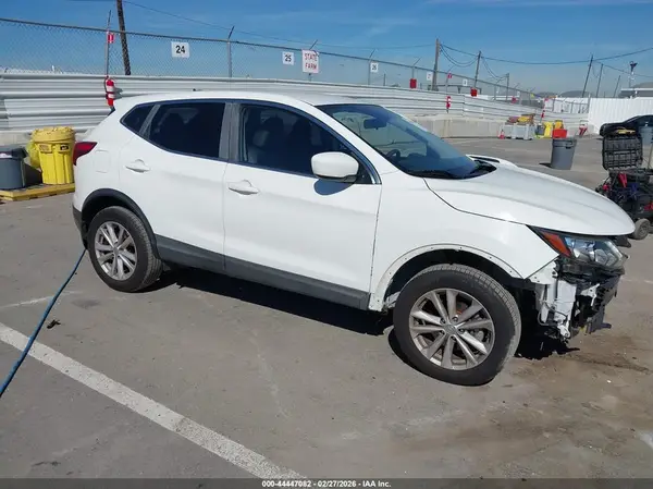 JN1BJ1CP8HW022294 2017 NISSAN ROGUE - Image 1