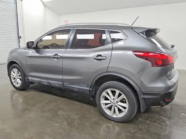 JN1BJ1CP8HW022800 2017 NISSAN ROGUE - Image 2