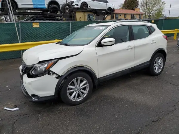 JN1BJ1CP8HW024742 2017 NISSAN ROGUE - Image 1