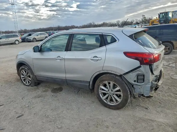 JN1BJ1CP8HW027284 2017 NISSAN ROGUE - Image 2