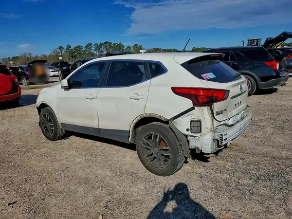 JN1BJ1CP8HW028189 2017 NISSAN ROGUE - Image 2