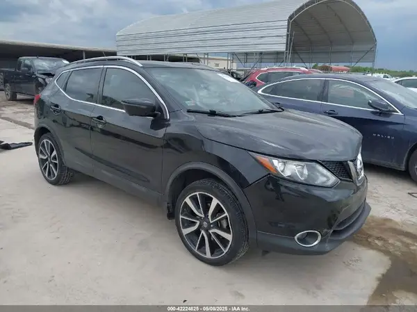 JN1BJ1CP8HW028998 2017 NISSAN ROGUE - Image 1